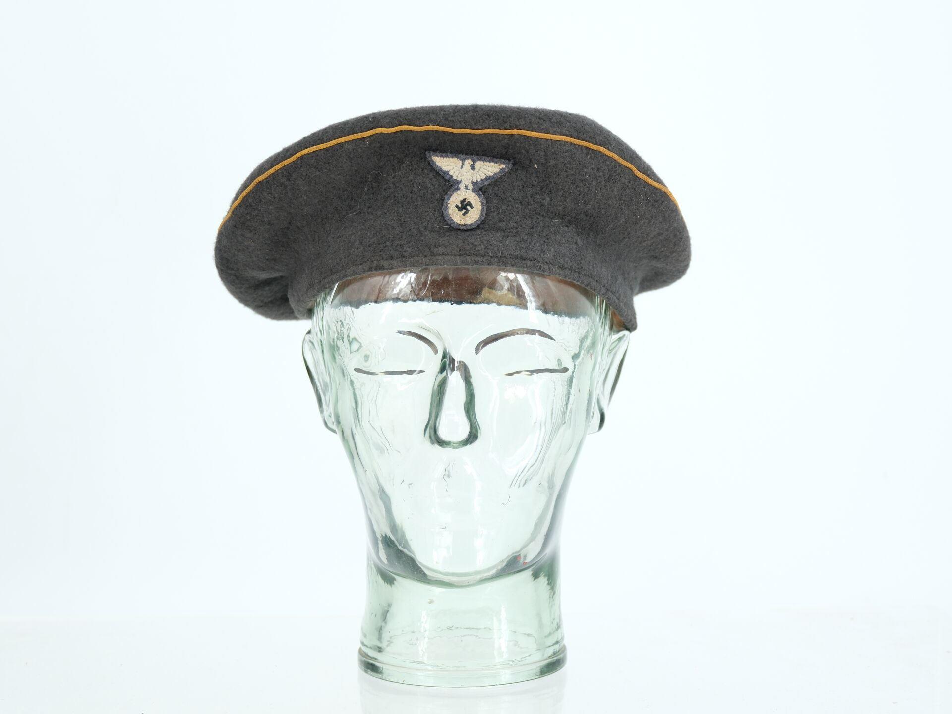 Béret de service du NSFK.