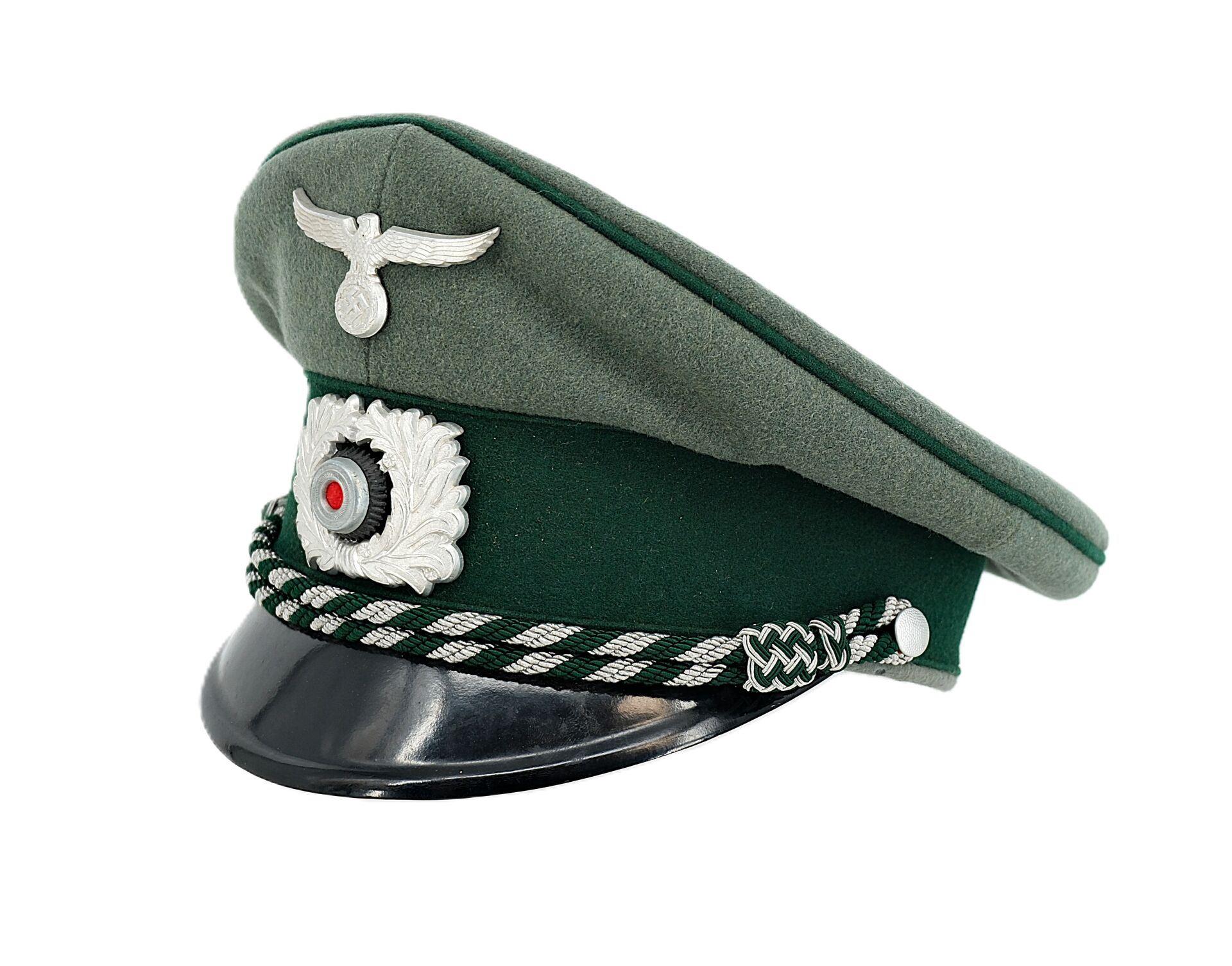 Casquette d'officier du Service des douanes.