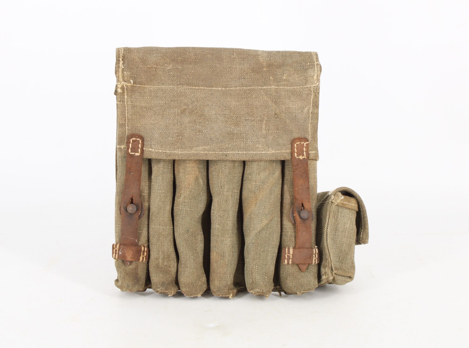 Porte chargeurs MP40 - 6 compartiments.