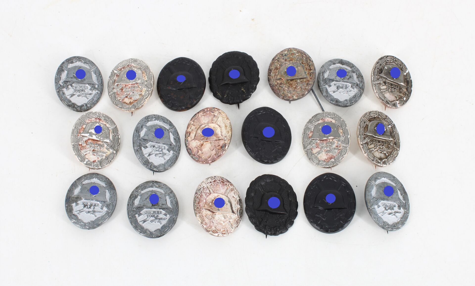 Lot d'insignes / badges des blessés - Type Wehrmacht