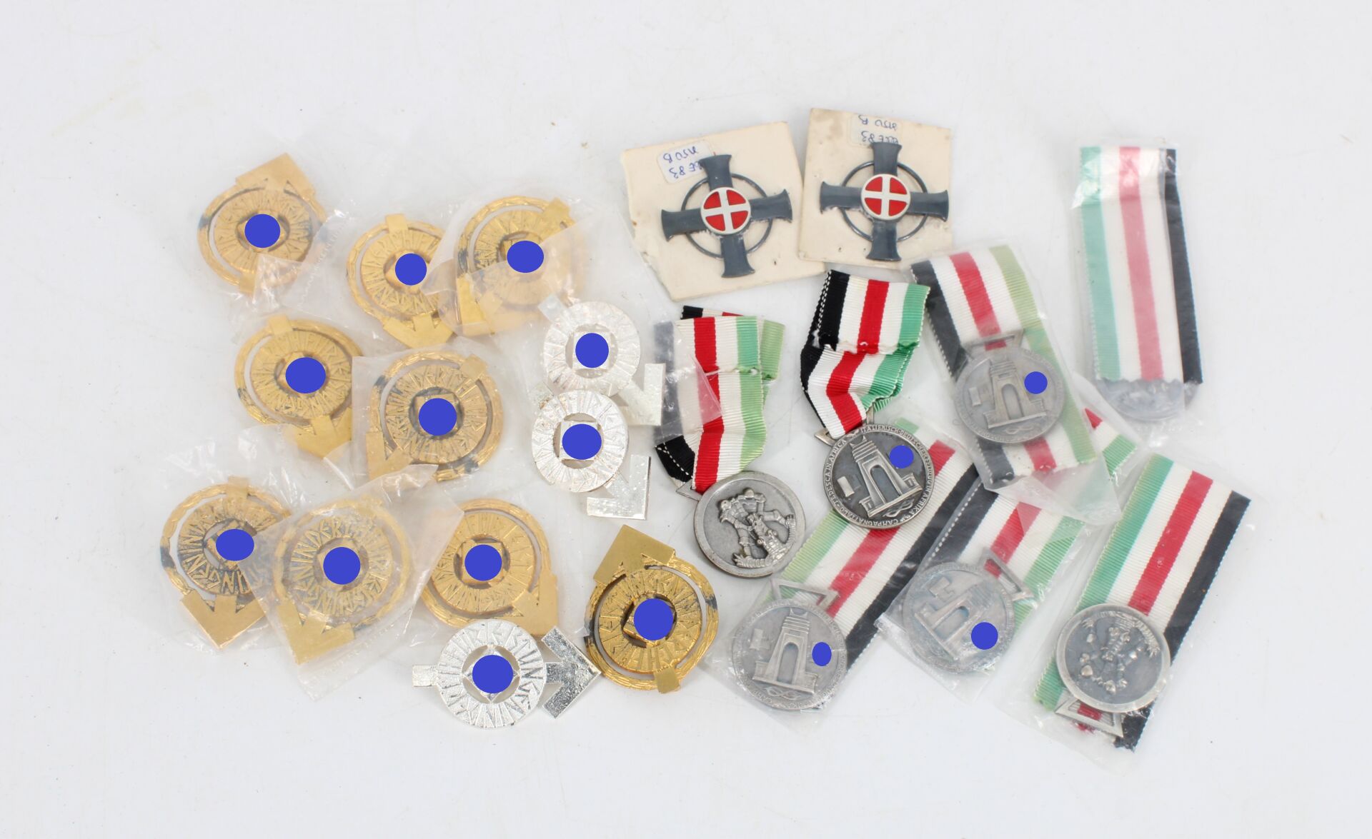 Lot d'insignes & décorations