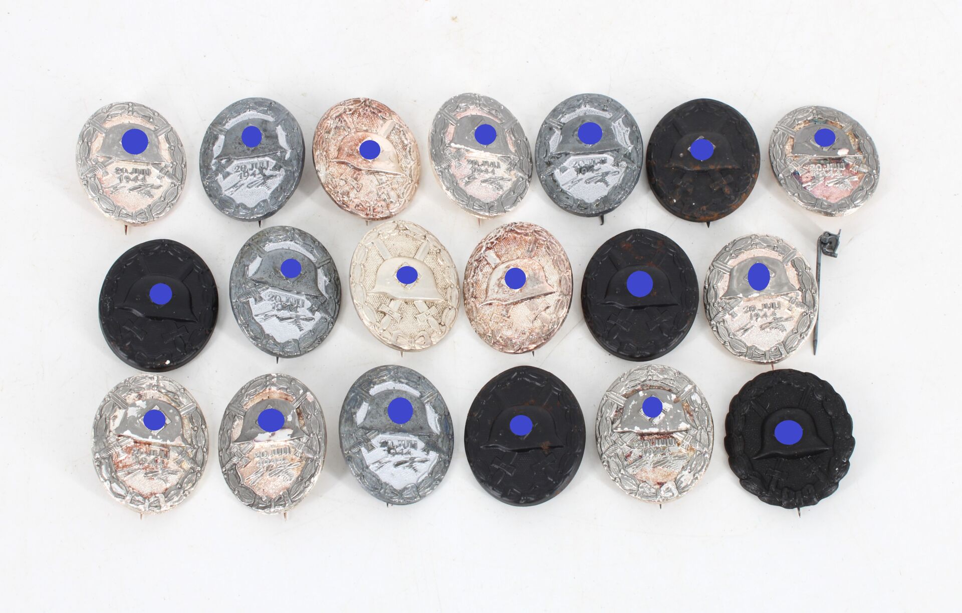 Lot d'insignes / badges des blessés - Type Wehrmacht