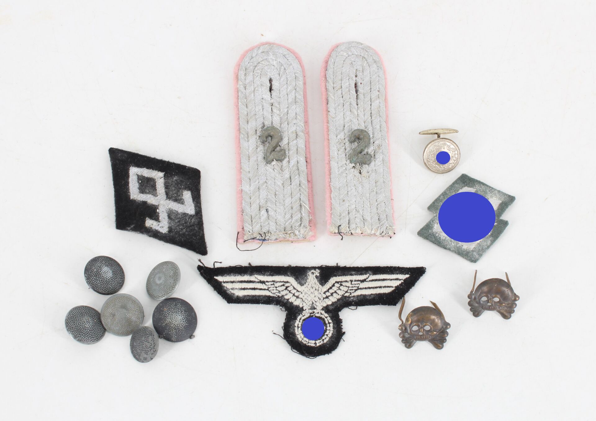 Pattes d'épaules Panzer, insignes Totenkopf & divers