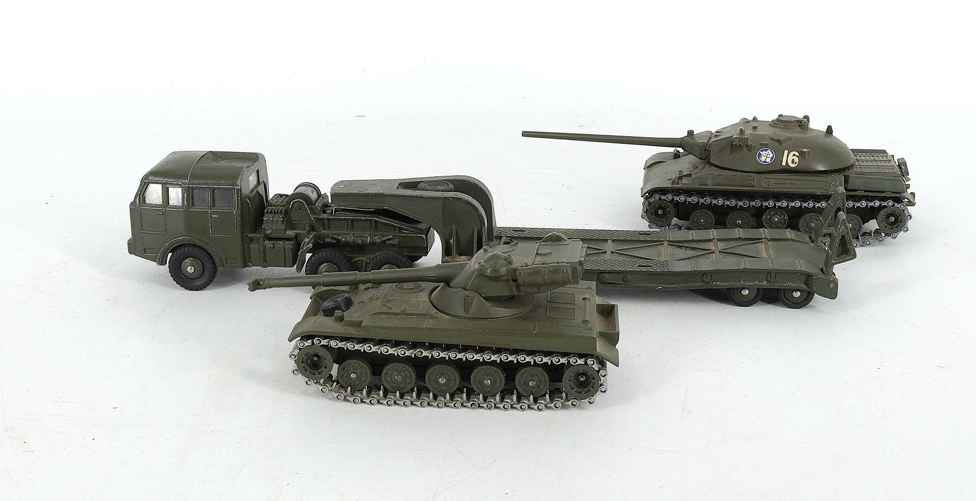 Camion porte-chars & deux chars AMX - Armée Française