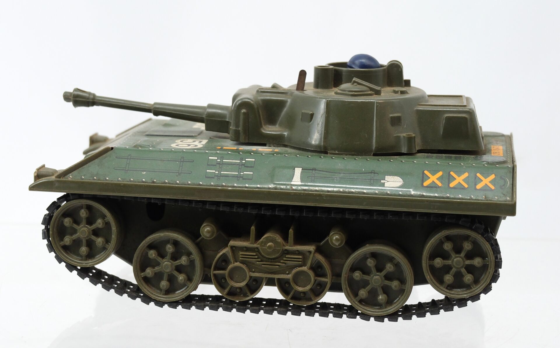 Quatre véhicules blindés – Image 3