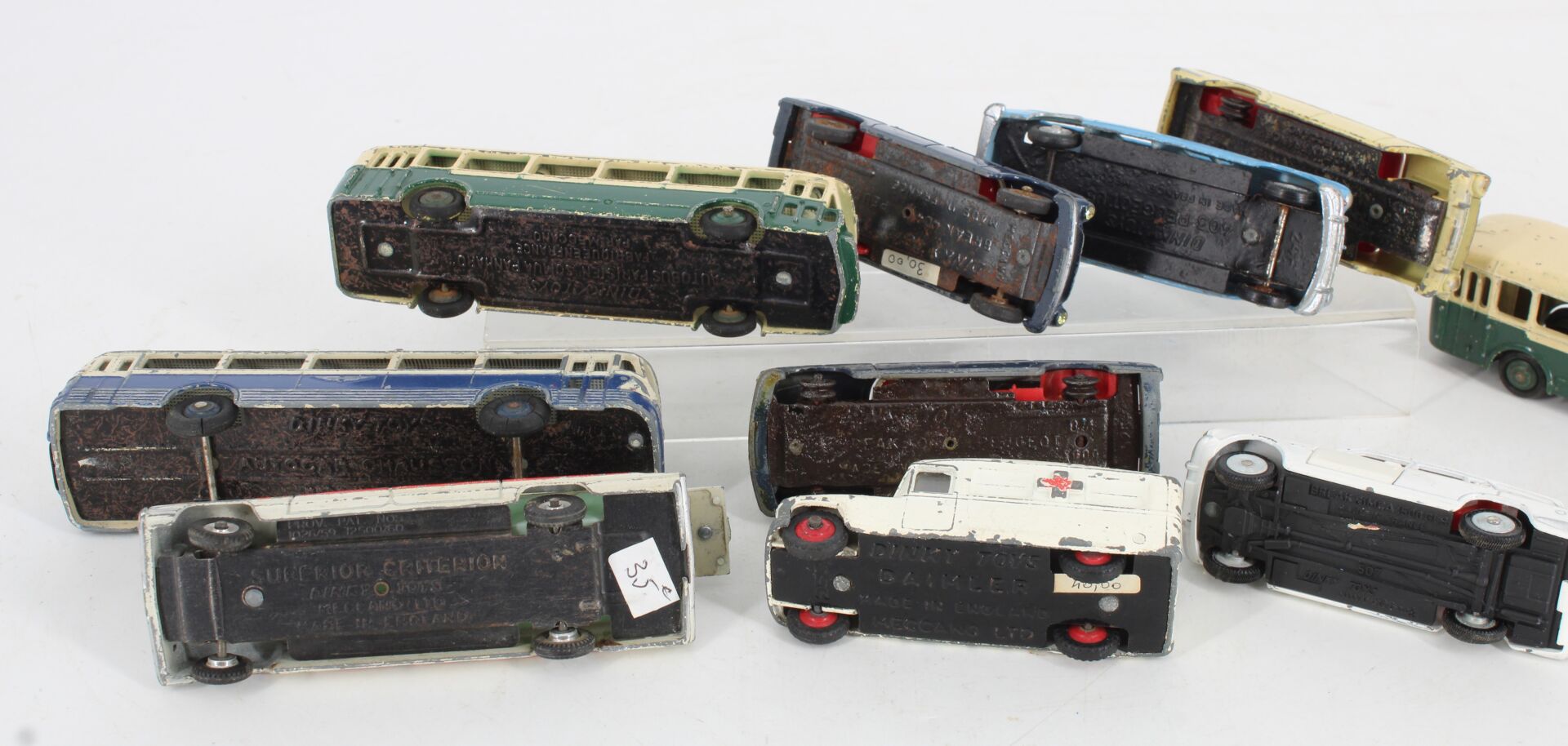Lot de 10 véhicules miniatures - Autobus / Break – Image 5