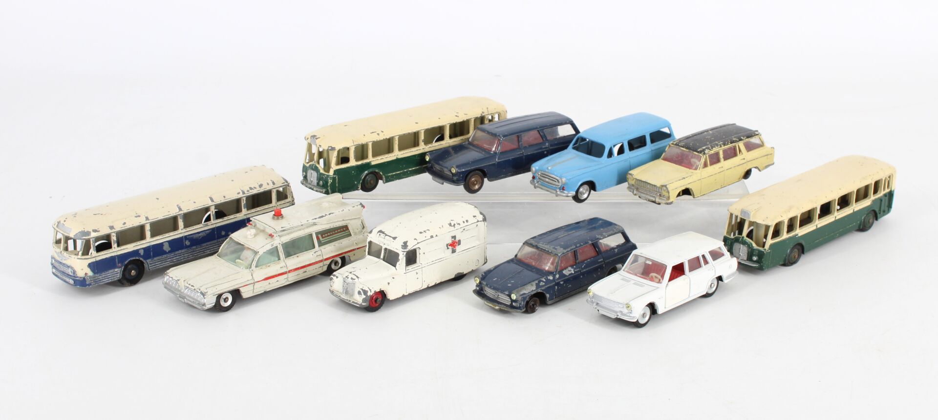 Lot de 10 véhicules miniatures - Autobus / Break