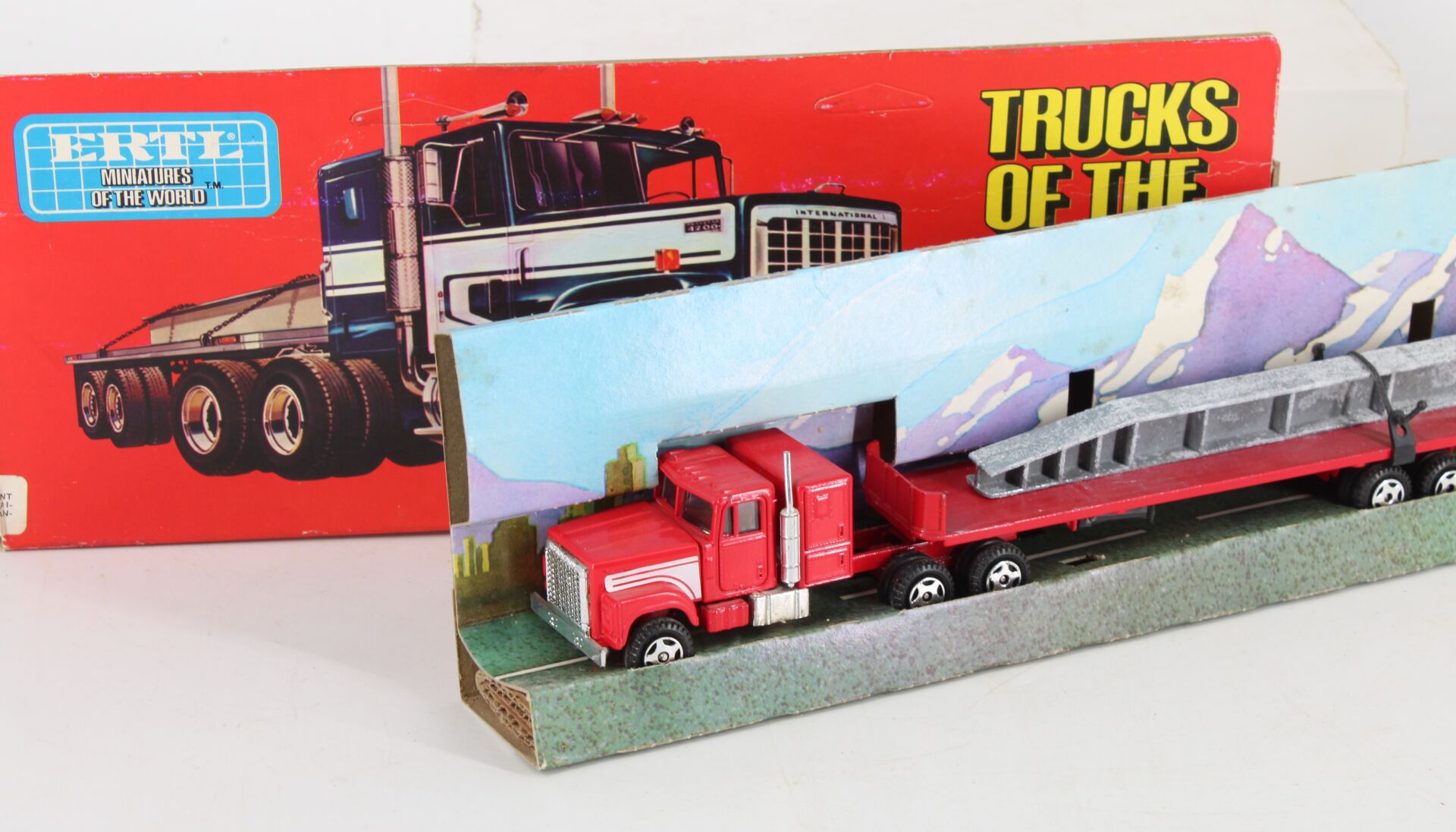 Six véhicules poids lourds en boite d'origine – Image 7