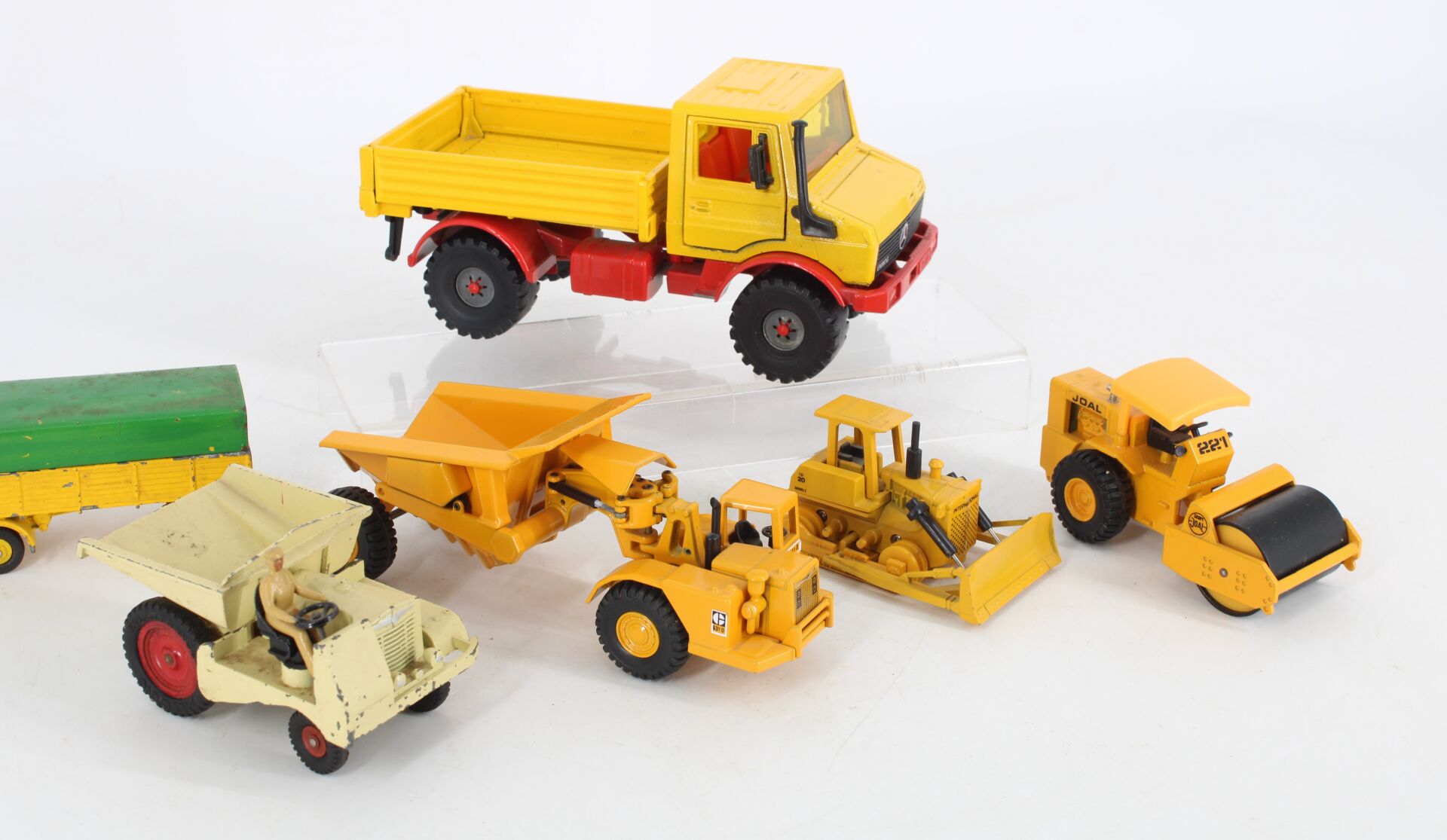 Camion Mercedes & engins de travaux publics – Image 3