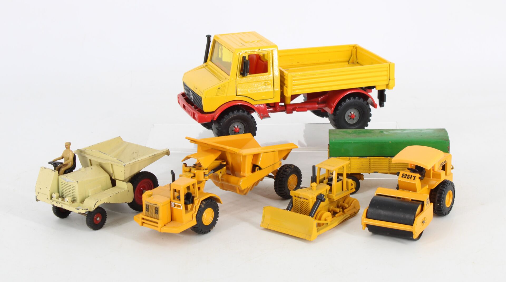 Camion Mercedes & engins de travaux publics