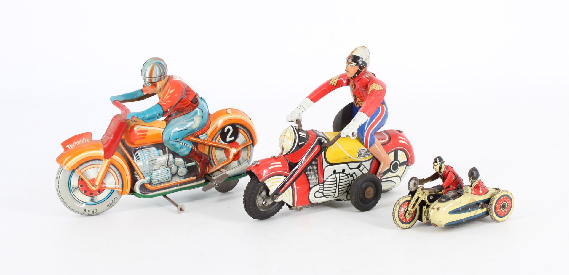 Trois motos mécaniques