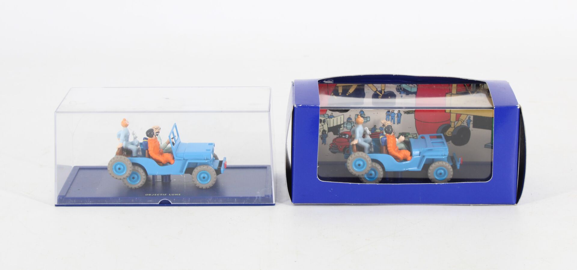 Deux Jeep Willys "Objectif Lune - Tintin"