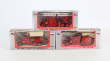 Trois véhicules de Pompiers - Russie