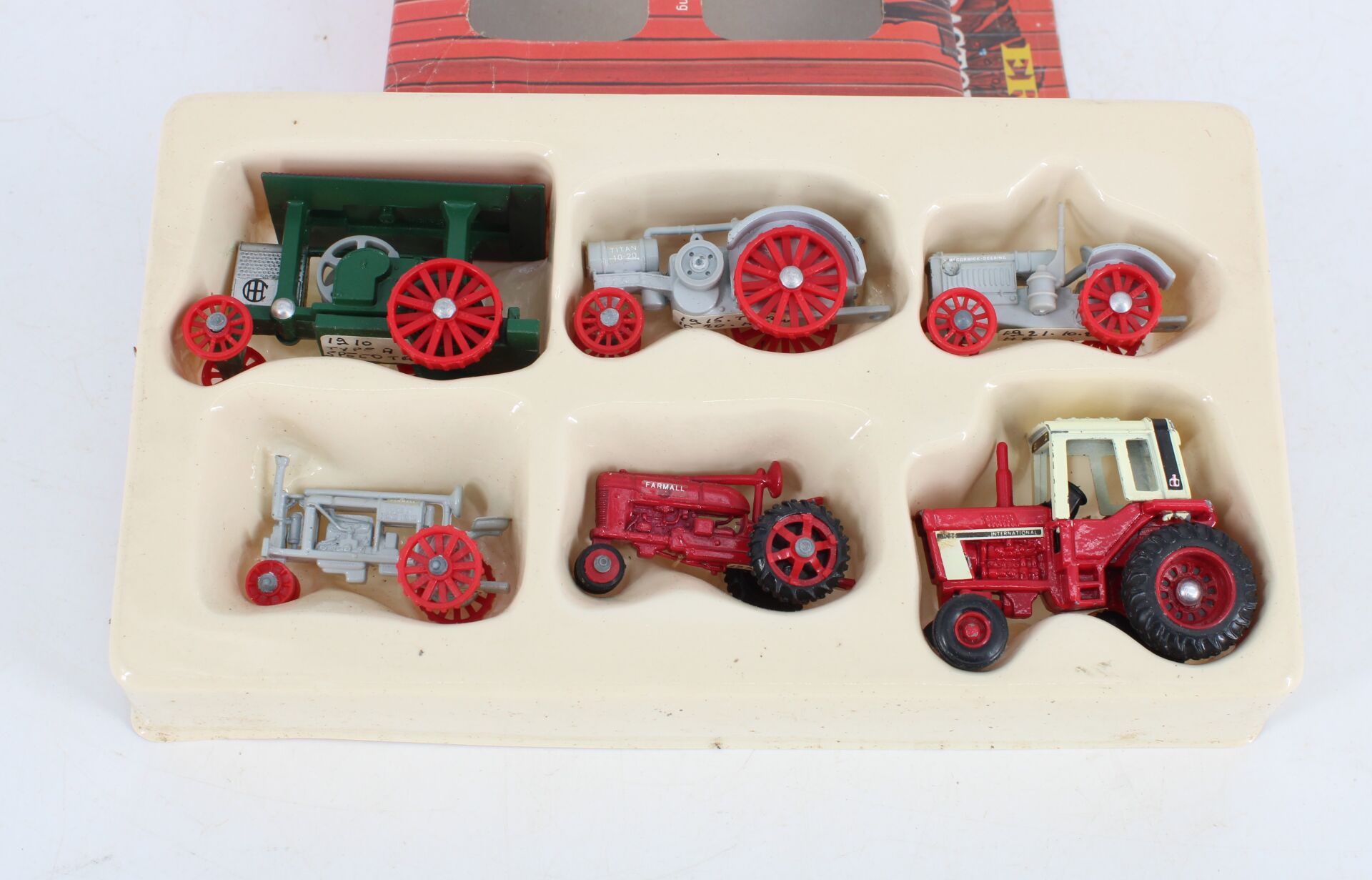 Six tracteurs anciens en boite d'origine – Image 4