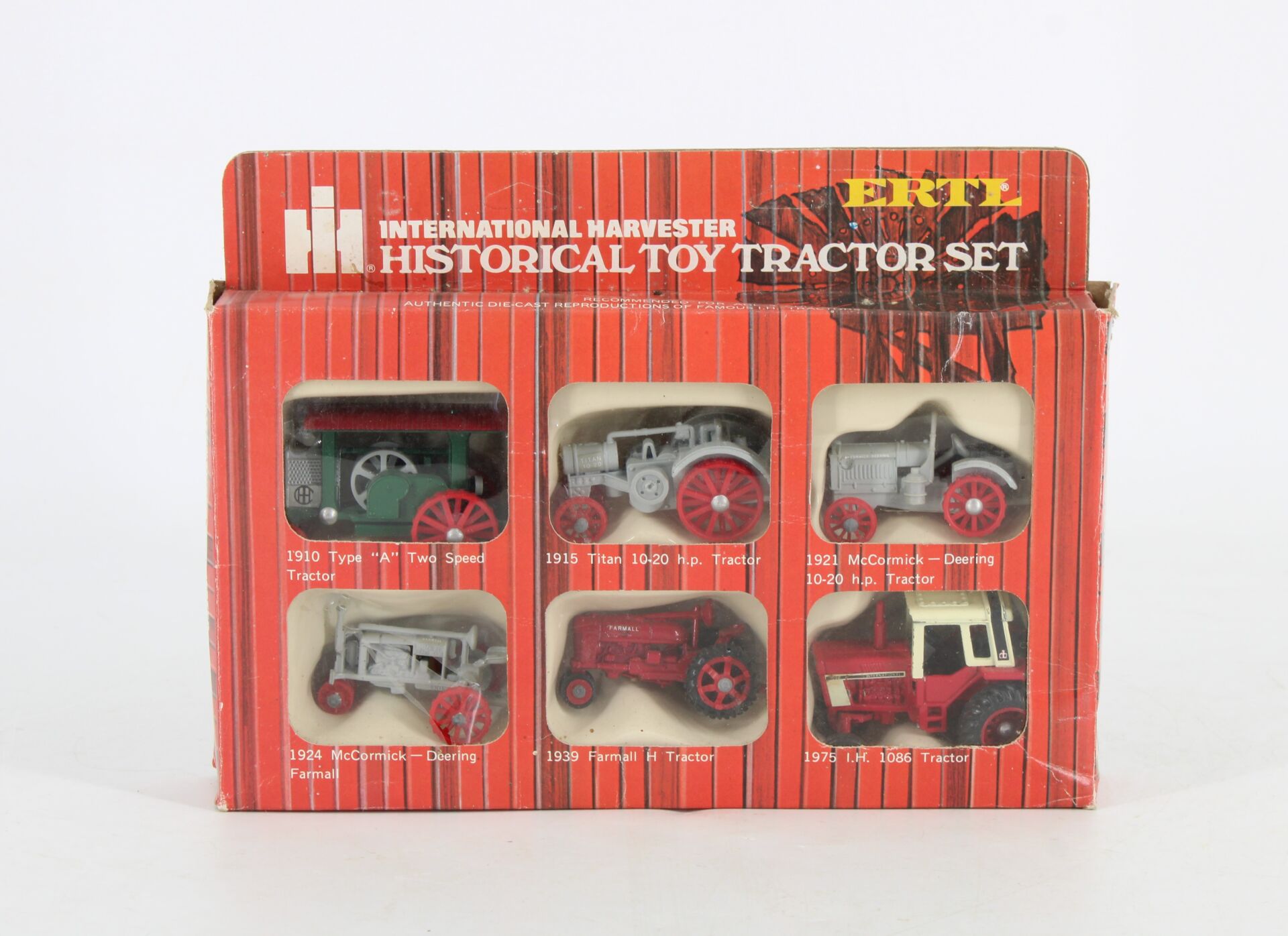 Six tracteurs anciens en boite d'origine