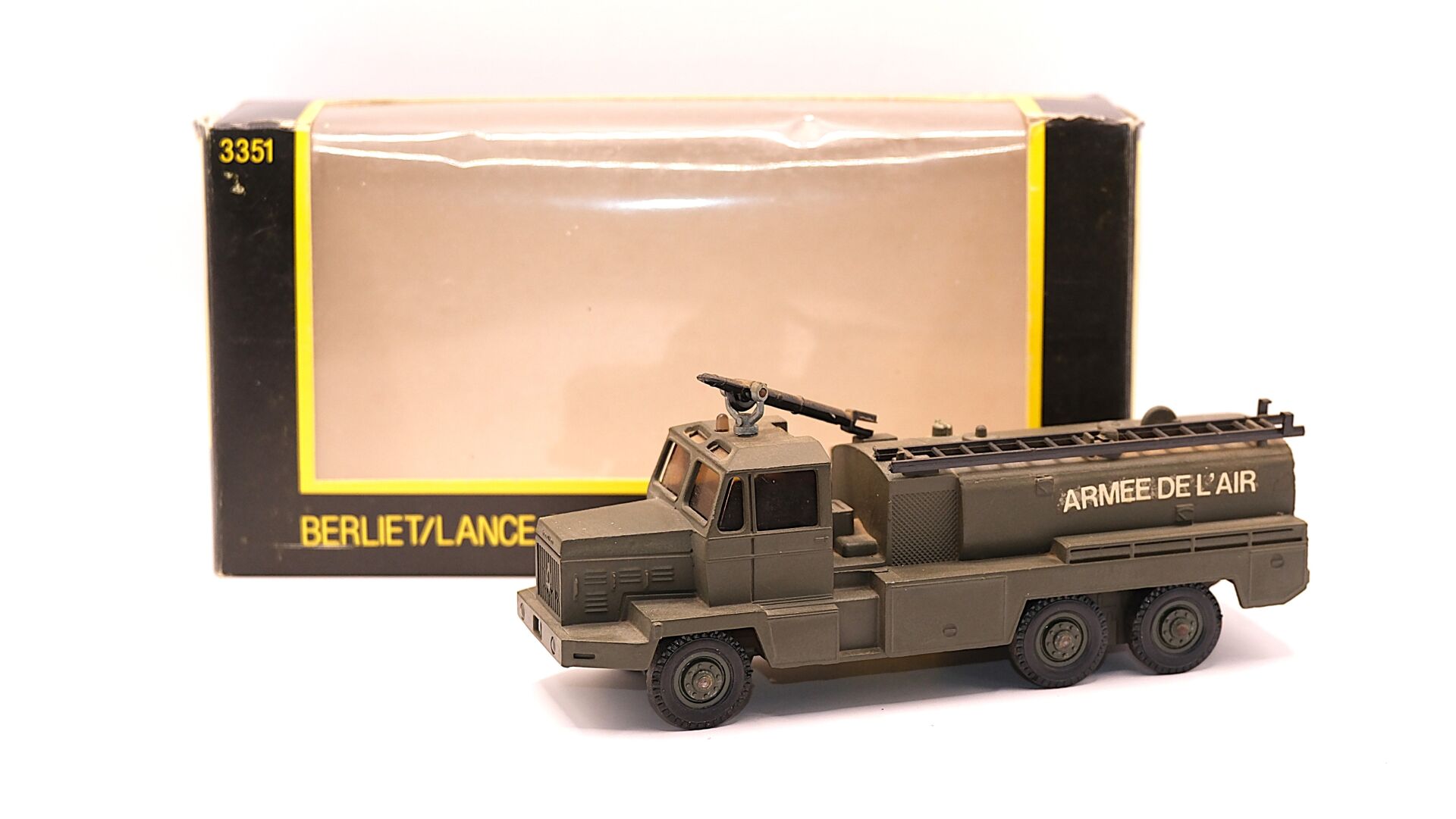 Camion Berliet lance mousse - Armée Française