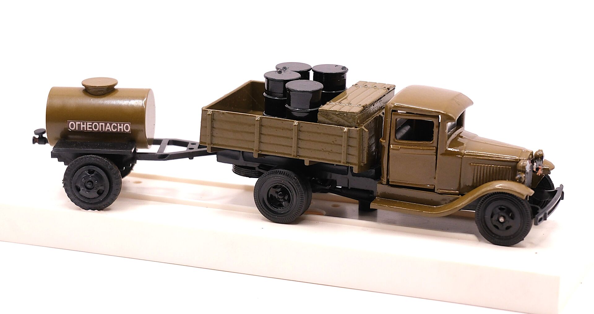 Trois camions miniatures Russes – Image 12