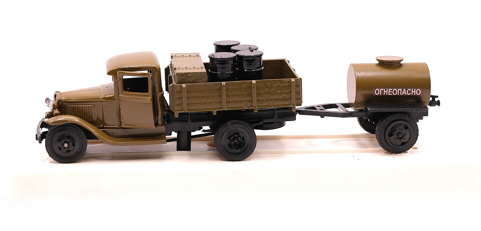 Trois camions miniatures Russes – Image 3